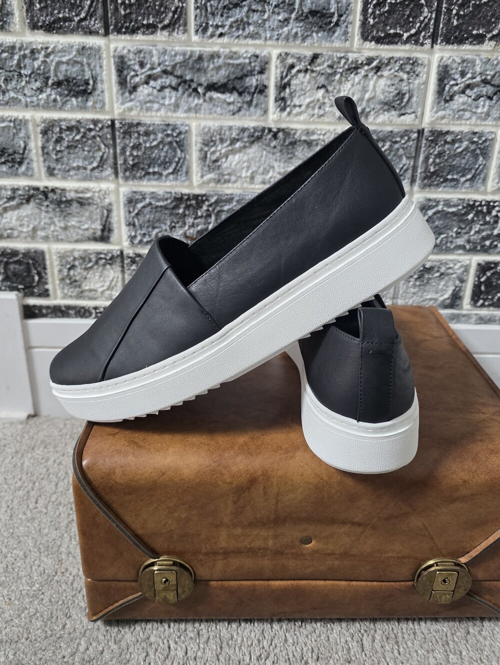 Eileen Fisher Women's Perks Leather Black Fashion Sneakers Size 11